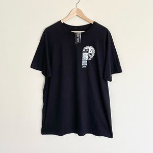 NEW Hot Topic Umbrella Academy Double Sided Shield Crest Logo T Shirt Men’s XL